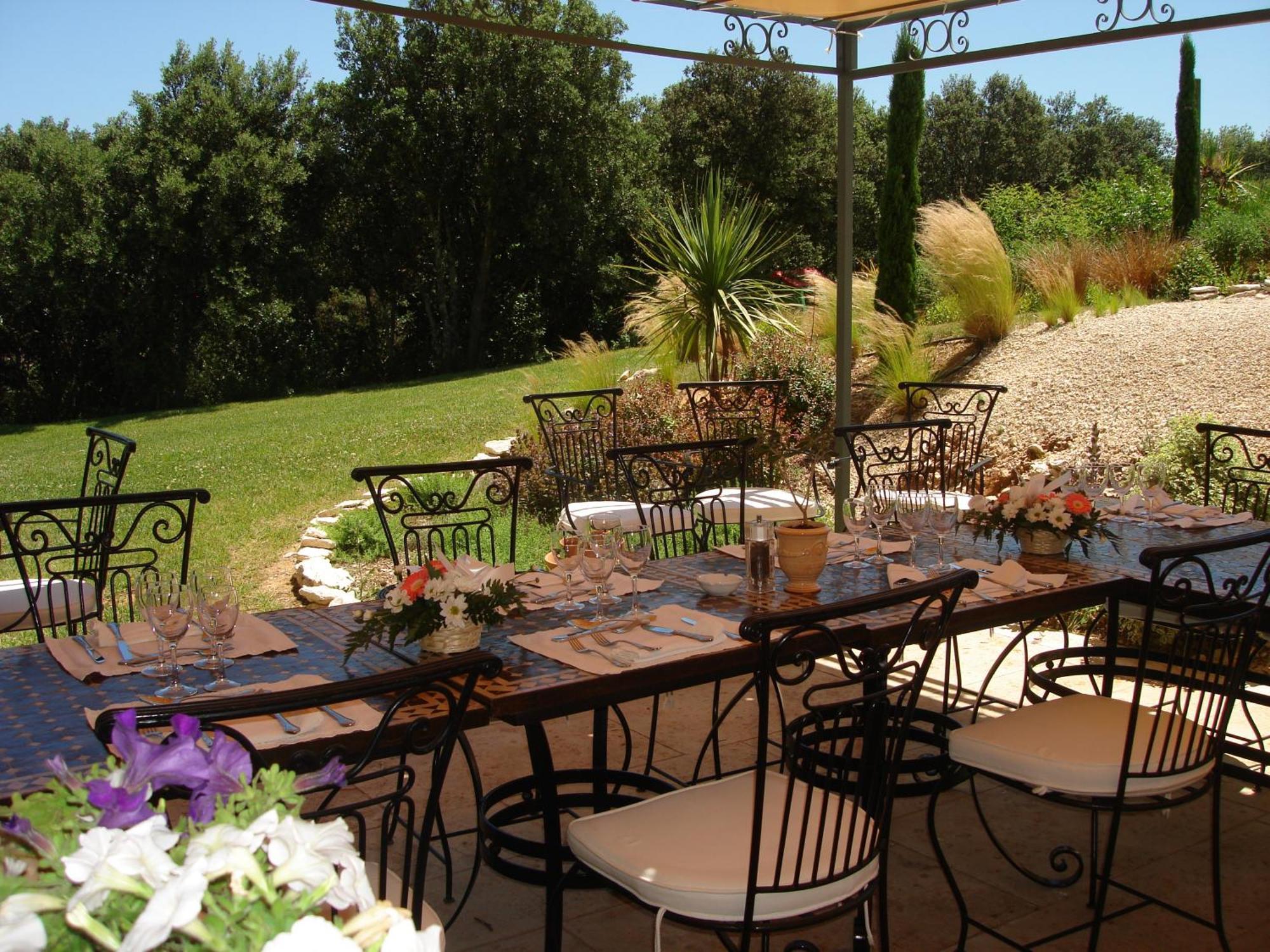 Hotel Restaurant Le Gardon - Pont Du Gard Collias Exterior photo